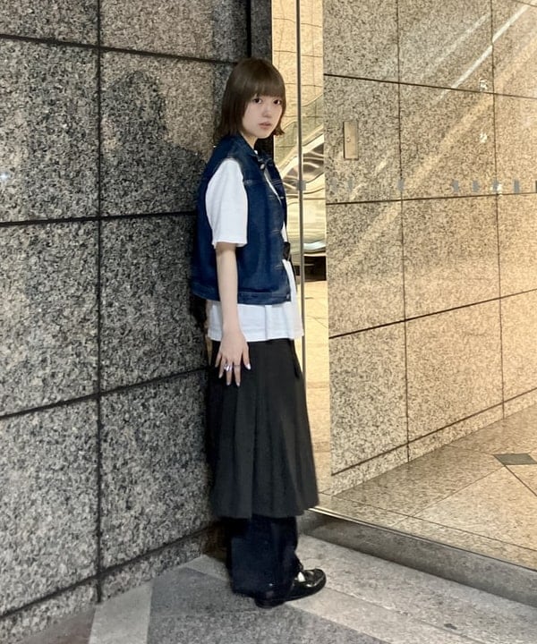 小原 もこさんの「BEAMS WOMEN｜WAREHOUSE & CO. / 別注 ステンシル13 Tシャツ」を使ったコーディネート