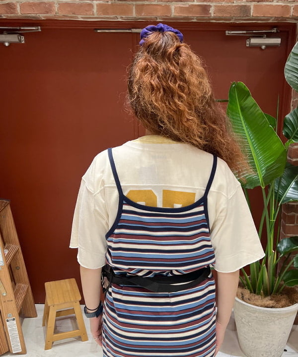 エノモト アミさんの「BEAMS WOMEN｜ナンバリング プリント フットボール ショートスリーブ」を使ったコーディネート