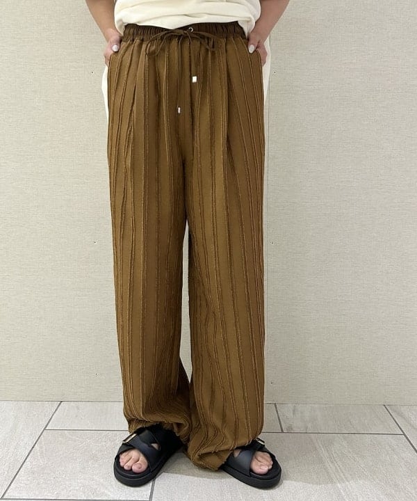 SAEさんの「BEAMS WOMEN｜ストライプ ジャカード ワイド パンツ」を使ったコーディネート