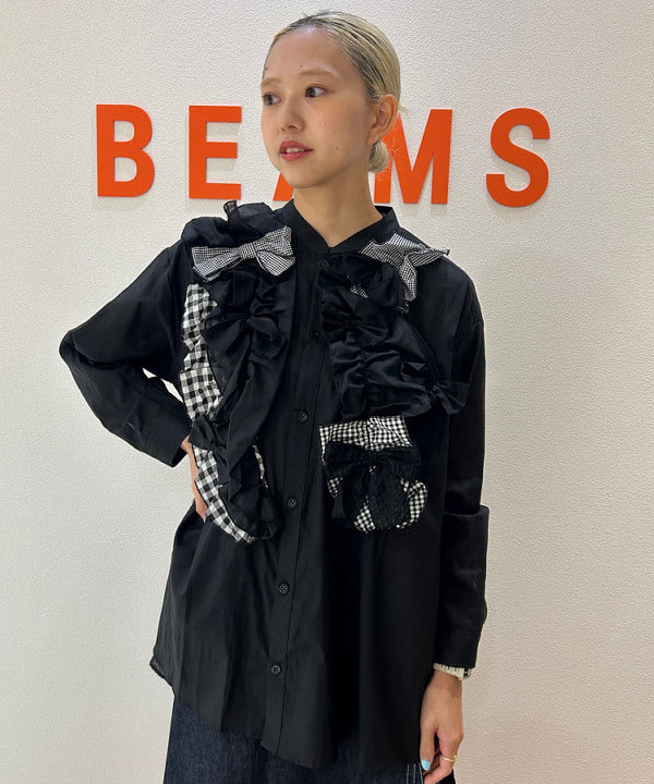 MATSUMOTO AMIさんの「BEAMS WOMEN｜【別注】TORI-TO / リボン シャツ」を使ったコーディネート