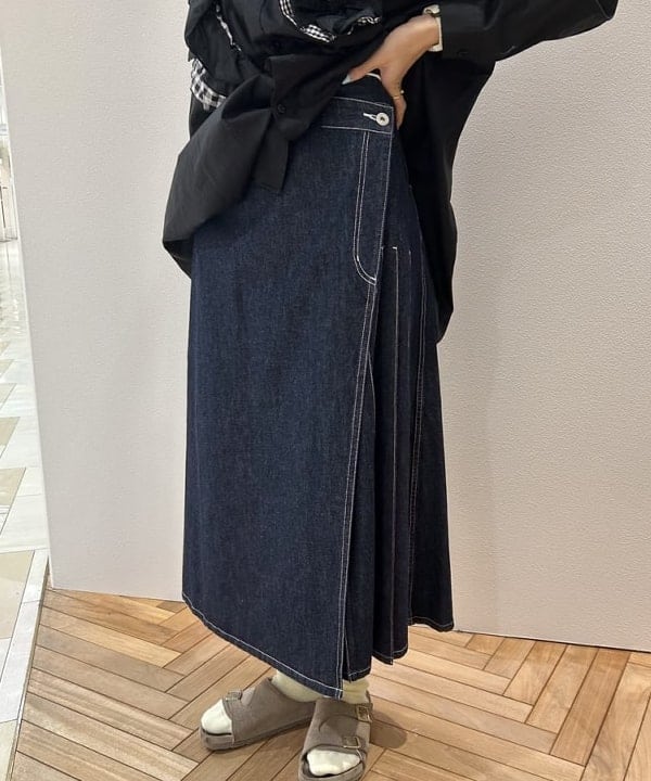 MATSUMOTO AMIさんの「BEAMS WOMEN｜【別注】TORI-TO / リボン シャツ」を使ったコーディネート