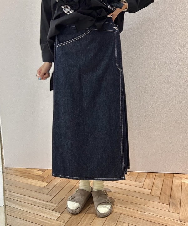 MATSUMOTO AMIさんの「BEAMS WOMEN｜【別注】TORI-TO / リボン シャツ」を使ったコーディネート