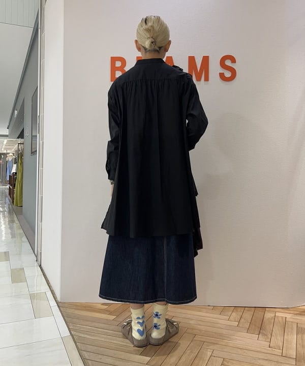 MATSUMOTO AMIさんの「BEAMS WOMEN｜【別注】TORI-TO / リボン シャツ」を使ったコーディネート