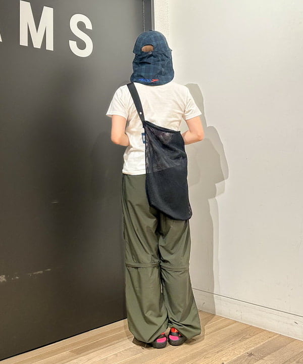 早川 萌子さんの「BEAMS WOMEN｜【別注】Kevin Cummins / 「Bjork」Photo T①」を使ったコーディネート