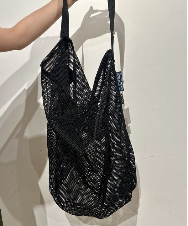 早川 萌子さんの「BEAMS WOMEN｜【別注】Kevin Cummins / 「Bjork」Photo T①」を使ったコーディネート