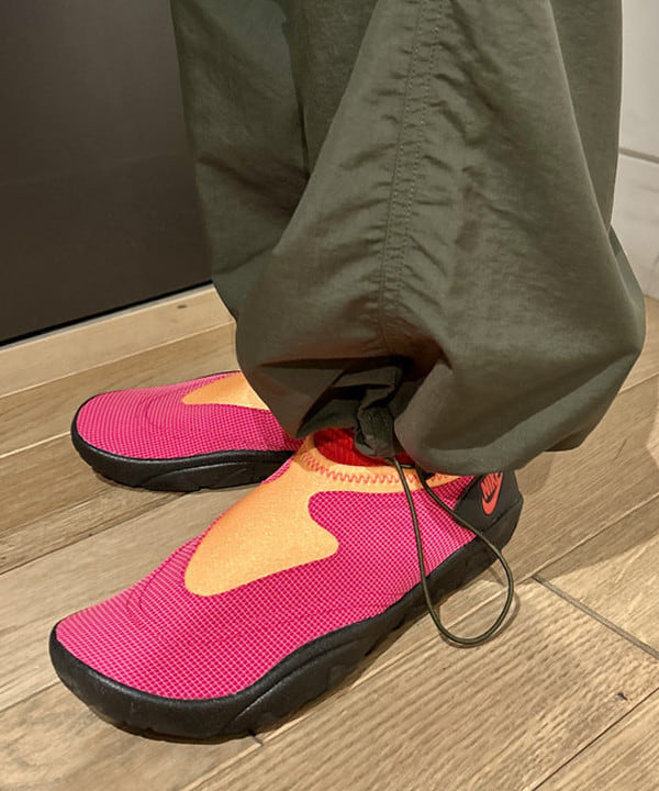 早川 萌子さんの「BEAMS WOMEN｜【別注】Kevin Cummins / 「Bjork」Photo T①」を使ったコーディネート