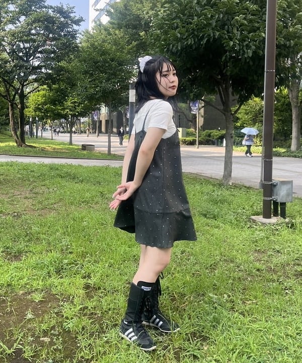 星野 真依さんの「BEAMS WOMEN｜ギャザー ヨーク ボートネック トップス」を使ったコーディネート