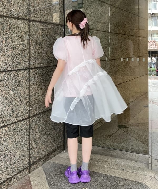 加歩さんの「BEAMS WOMEN｜【別注】GOOD ROCK SPEED / LIFE PC 箔プリント Tシャツ」を使ったコーディネート