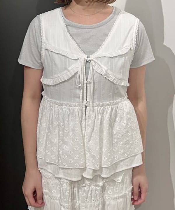 早川 萌子さんの「BEAMS WOMEN｜ラメ クロップド クルーネック Tシャツ」を使ったコーディネート