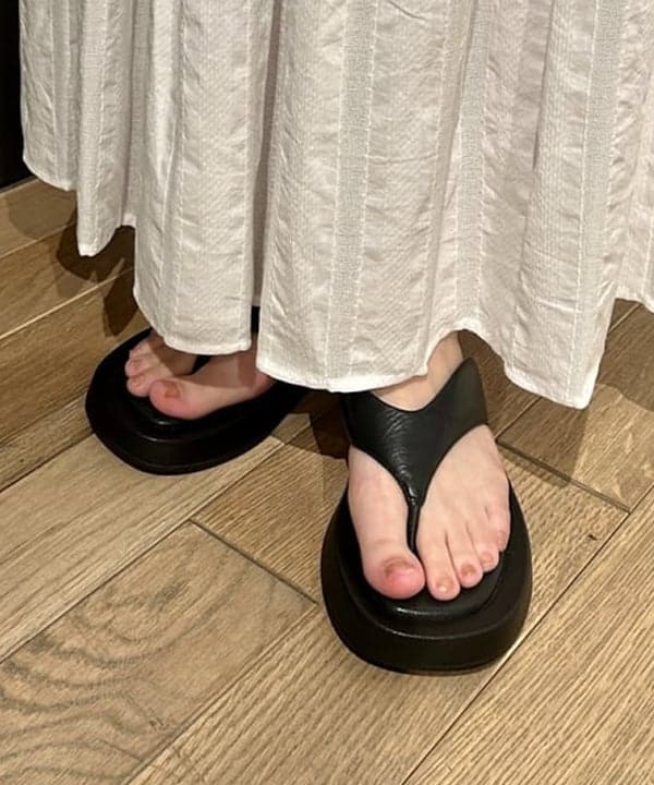 早川 萌子さんの「BEAMS WOMEN｜ラメ クロップド クルーネック Tシャツ」を使ったコーディネート