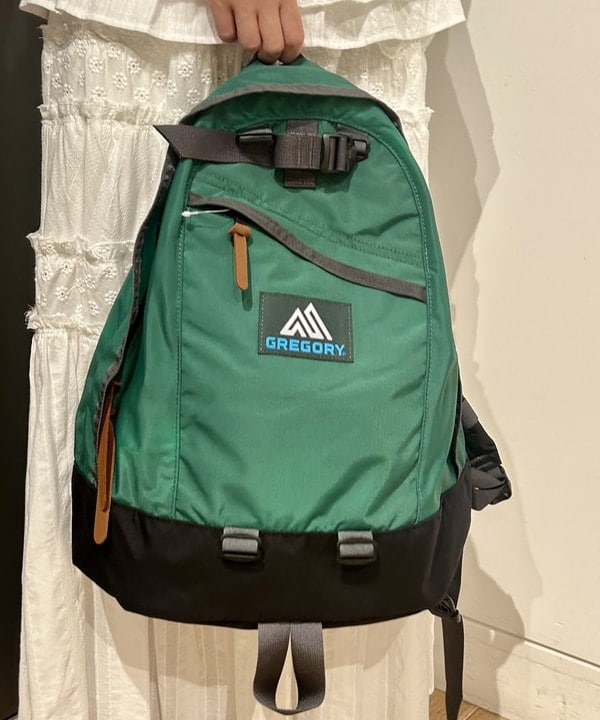 早川 萌子さんの「BEAMS WOMEN｜ラメ クロップド クルーネック Tシャツ」を使ったコーディネート