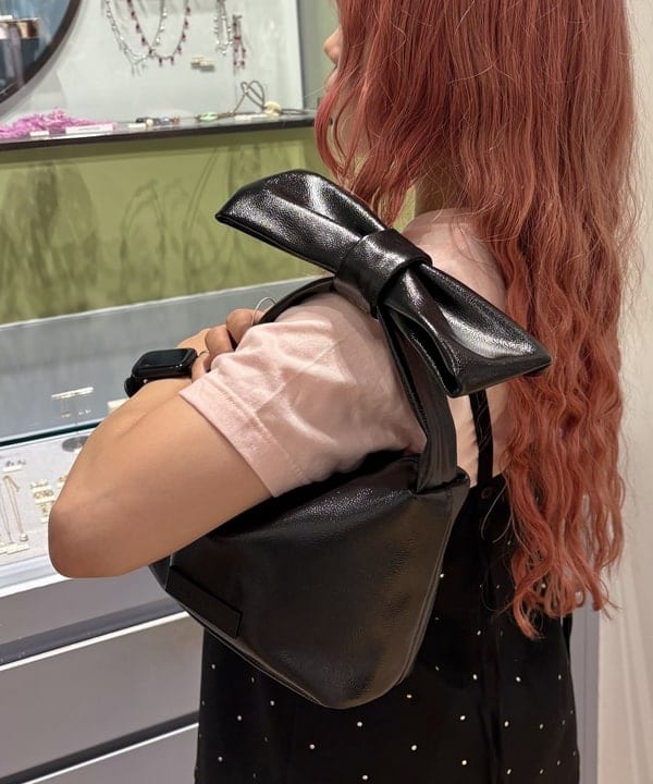 オカベ　アヤカさんの「BEAMS WOMEN｜ドットプリント ミニ キャミワンピース」を使ったコーディネート