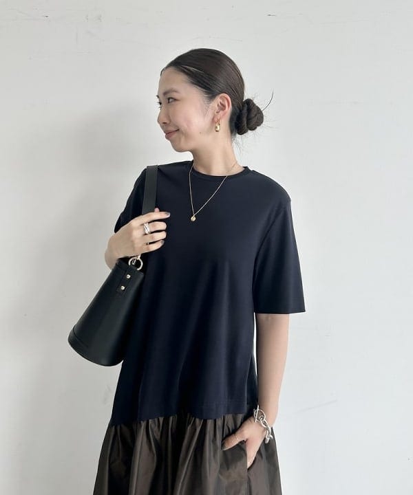 佐藤 美樹さんの「BEAMS WOMEN｜▲GIANNI NOTARO / NEW フレーム バケット バッグ」を使ったコーディネート