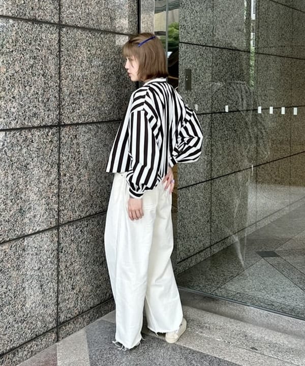 小原 もこさんの「BEAMS WOMEN｜ボーイ メッセージ ロングスリーブ Tシャツ」を使ったコーディネート