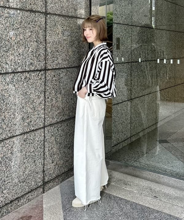 小原 もこさんの「BEAMS WOMEN｜ボーイ メッセージ ロングスリーブ Tシャツ」を使ったコーディネート