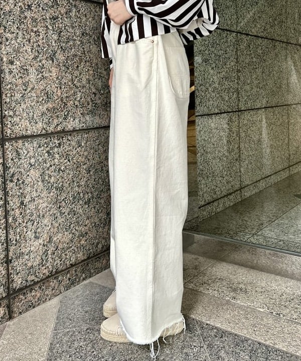 小原 もこさんの「BEAMS WOMEN｜ボーイ メッセージ ロングスリーブ Tシャツ」を使ったコーディネート