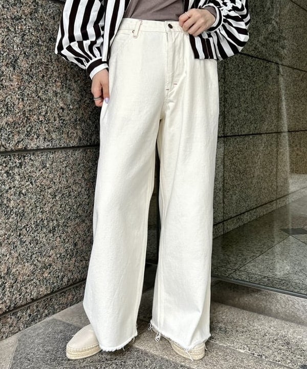 小原 もこさんの「BEAMS WOMEN｜ボーイ メッセージ ロングスリーブ Tシャツ」を使ったコーディネート