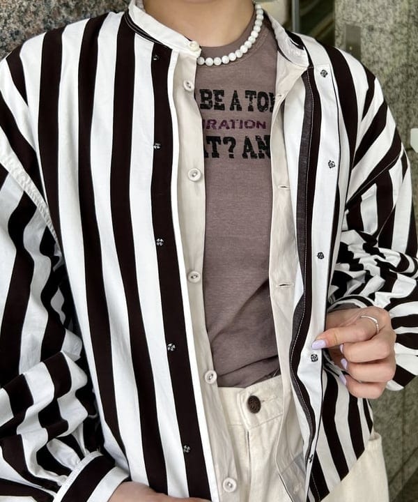 小原 もこさんの「BEAMS WOMEN｜ボーイ メッセージ ロングスリーブ Tシャツ」を使ったコーディネート