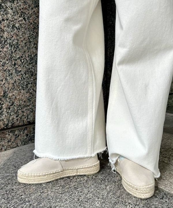 小原 もこさんの「BEAMS WOMEN｜ボーイ メッセージ ロングスリーブ Tシャツ」を使ったコーディネート