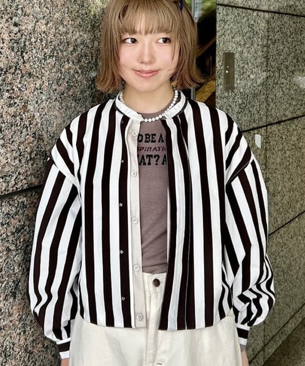 小原 もこさんの「BEAMS WOMEN｜ボーイ メッセージ ロングスリーブ Tシャツ」を使ったコーディネート