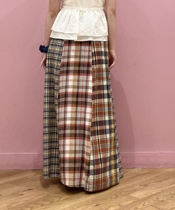 晶さんの「BEAMS WOMEN｜マドラス チェック クレイジー スカート」を使ったコーディネート