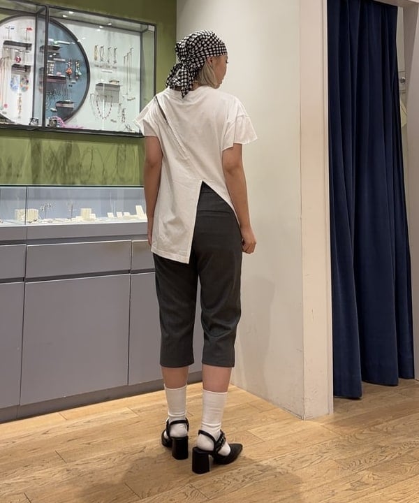 山本 里南さんの「BEAMS WOMEN｜ストレッチ カプリ パンツ」を使ったコーディネート