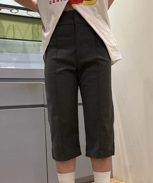 山本 里南さんの「BEAMS WOMEN｜ストレッチ カプリ パンツ」を使ったコーディネート