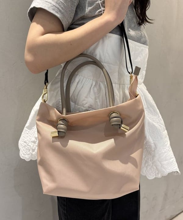 坂本 涼花さんの「BEAMS WOMEN｜VIOLAd’ORO / BIANCA ナイロン トートバッグ S」を使ったコーディネート