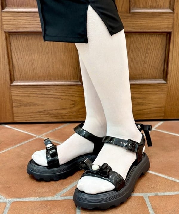 はっとりさんの「BEAMS WOMEN｜【別注】Kevin Cummins / 「Bjork」Photo T③」を使ったコーディネート