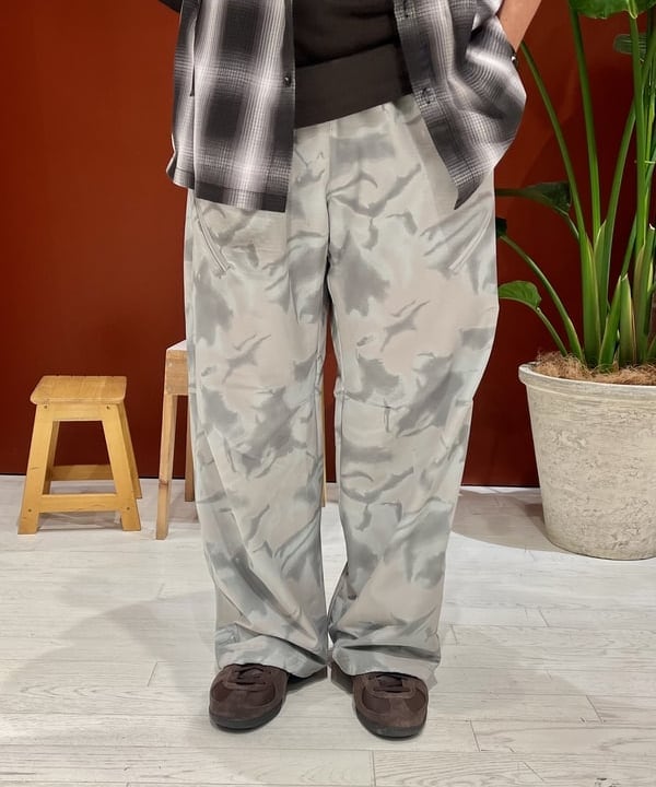 新里 京介さんの「BEAMS WOMEN｜オンブレ チェック ルーズ シャツ」を使ったコーディネート