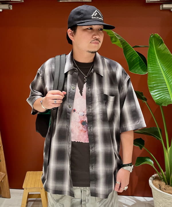新里 京介さんの「BEAMS WOMEN｜オンブレ チェック ルーズ シャツ」を使ったコーディネート