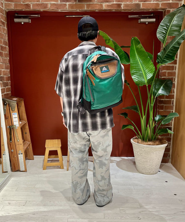 新里 京介さんの「BEAMS WOMEN｜オンブレ チェック ルーズ シャツ」を使ったコーディネート