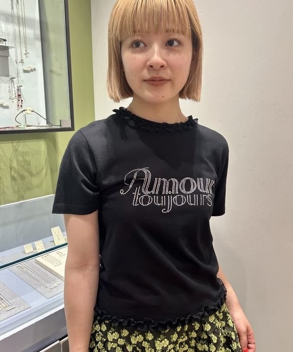 ナカノ アイさんの「BEAMS WOMEN｜フラワー ジャカード フレア スカート」を使ったコーディネート