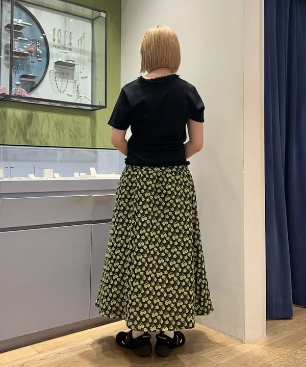 ナカノ アイさんの「BEAMS WOMEN｜フラワー ジャカード フレア スカート」を使ったコーディネート