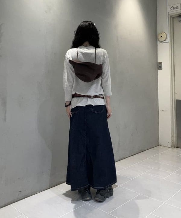 須賀さんの「BEAMS WOMEN｜BEAMS BOY / デニム 5ポケット マキシスカート」を使ったコーディネート