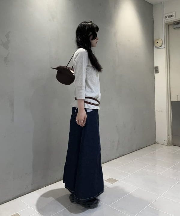 須賀さんの「BEAMS WOMEN｜BEAMS BOY / デニム 5ポケット マキシスカート」を使ったコーディネート