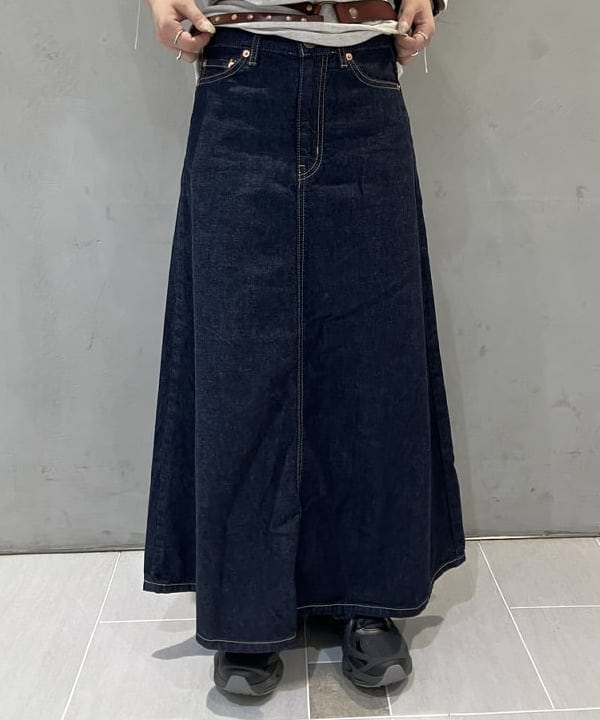 須賀さんの「BEAMS WOMEN｜BEAMS BOY / デニム 5ポケット マキシスカート」を使ったコーディネート