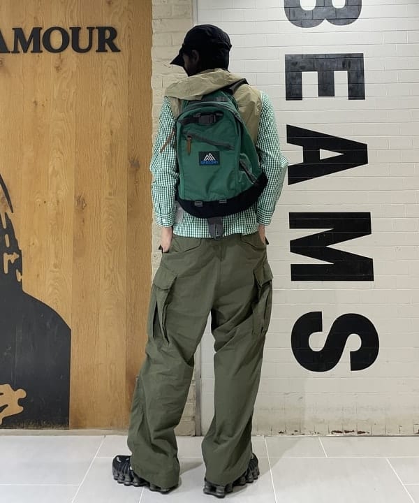 マツミヤさんの「BEAMS WOMEN｜BEAMS / ビッグ 6ポケット カーゴパンツ」を使ったコーディネート