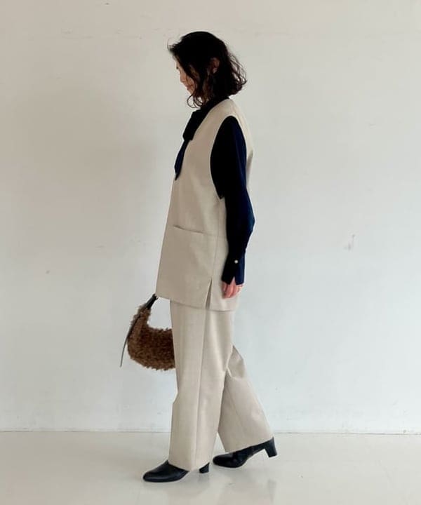 松元 晴佳さんの「BEAMS WOMEN｜ツイル Vあき プルオーバー ベスト」を使ったコーディネート