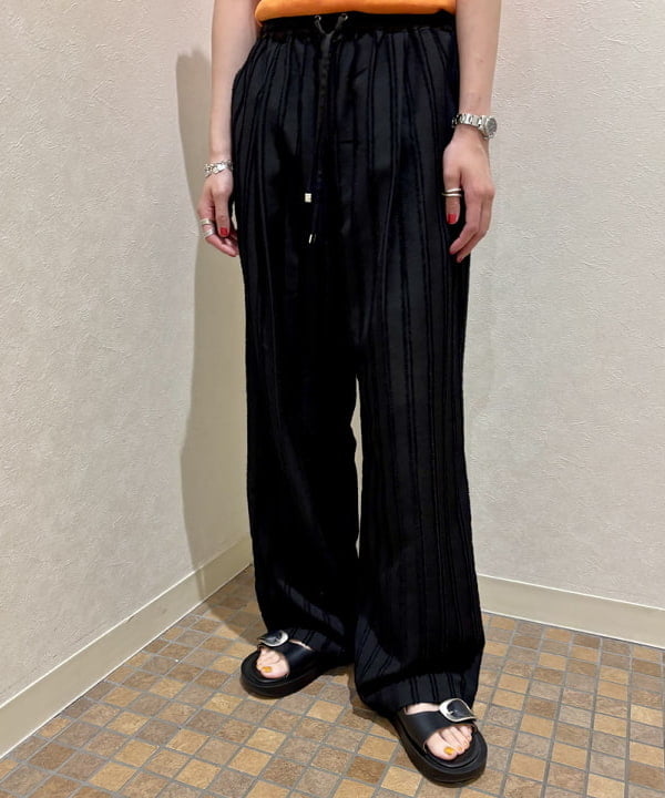 はやしあかねさんの「BEAMS WOMEN｜ストライプ ジャカード ワイド パンツ」を使ったコーディネート