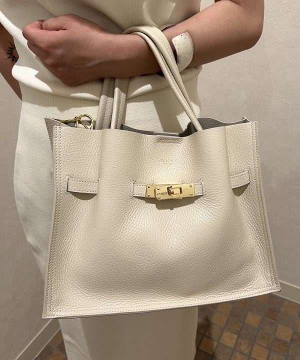 大槻 まひろさんの「BEAMS WOMEN｜シンプル タイト ニットスカート .M」を使ったコーディネート