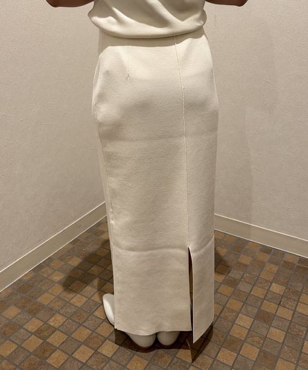 大槻 まひろさんの「BEAMS WOMEN｜シンプル タイト ニットスカート .M」を使ったコーディネート