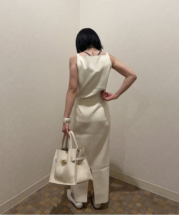 大槻 まひろさんの「BEAMS WOMEN｜シンプル タイト ニットスカート .M」を使ったコーディネート