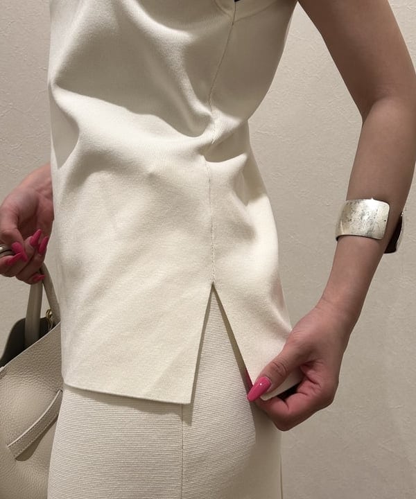 大槻 まひろさんの「BEAMS WOMEN｜シンプル タイト ニットスカート .M」を使ったコーディネート