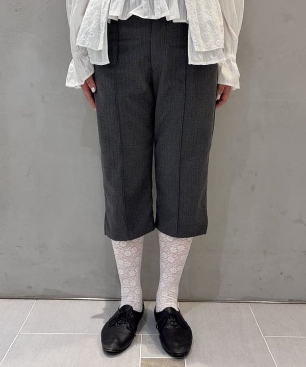 大石彩可さんの「BEAMS WOMEN｜■レース ペプラム ノースリーブ ブラウス」を使ったコーディネート