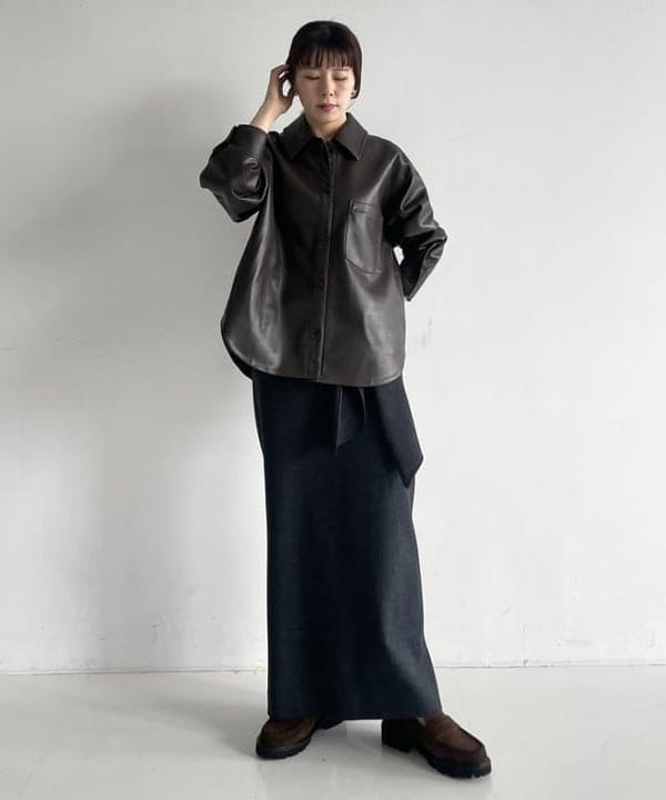 SAKAIさんの「BEAMS WOMEN｜フェイクレザー シャツジャケット」を使ったコーディネート