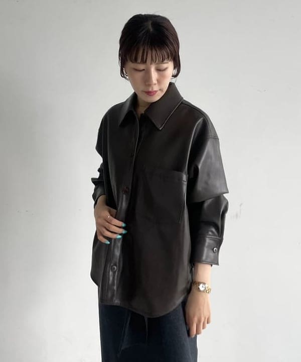 SAKAIさんの「BEAMS WOMEN｜フェイクレザー シャツジャケット」を使ったコーディネート
