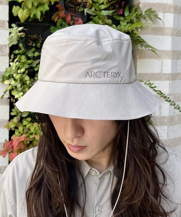 こたろうさんの「BEAMS WOMEN｜ARC&rsquo;TERYX / Sinsolo Bucket Hat」を使ったコーディネート
