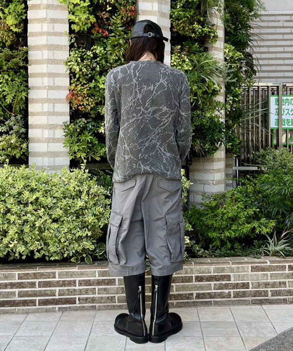 こたろうさんの「BEAMS WOMEN｜スプラッシュ ジャカード ロングスリーブ Tシャツ」を使ったコーディネート