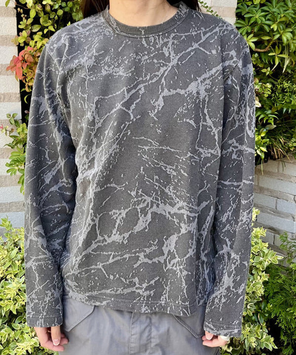 こたろうさんの「BEAMS WOMEN｜スプラッシュ ジャカード ロングスリーブ Tシャツ」を使ったコーディネート